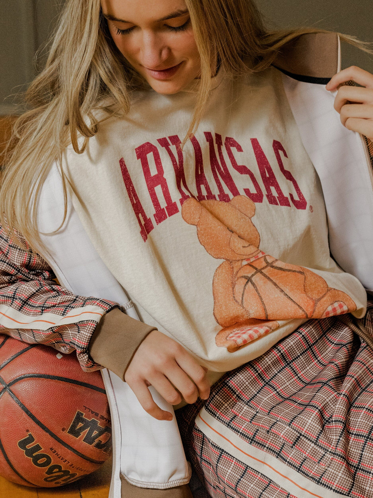 Arkansas Razorbacks Basketball Bear Off White Thrifted Tee