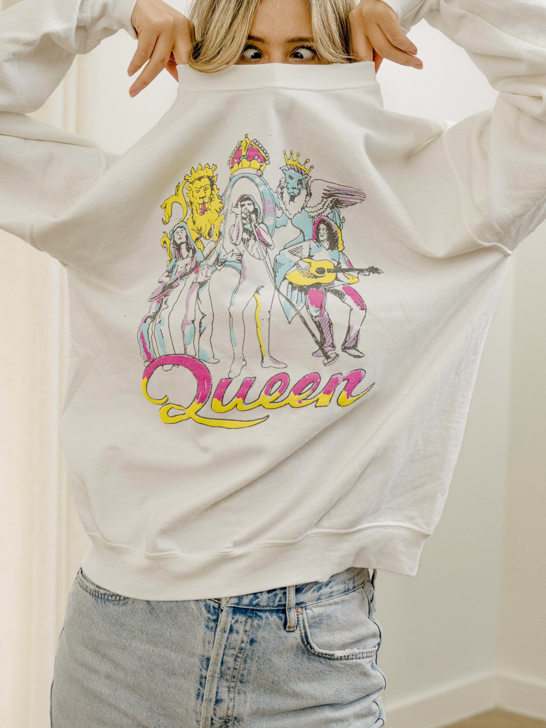 Queen On Stage Puff White Thrifted Sweatshirt