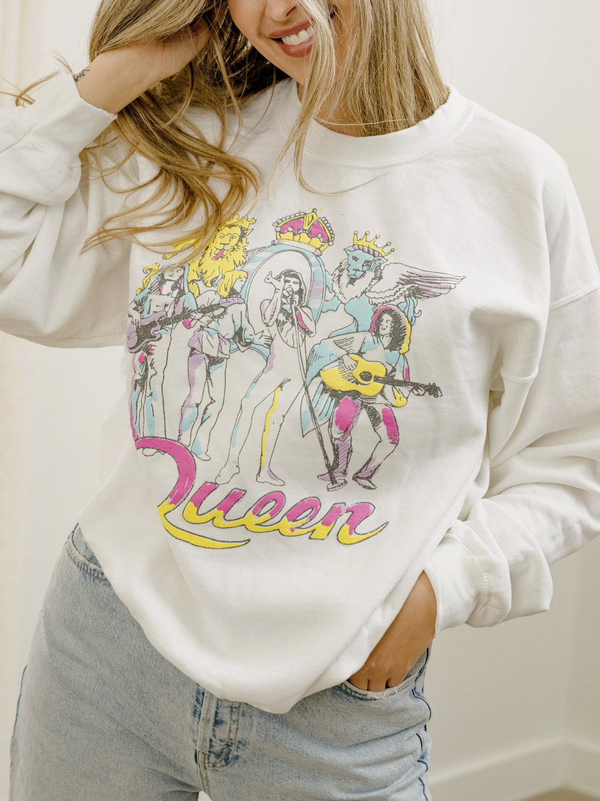 Queen On Stage Puff White Thrifted Sweatshirt