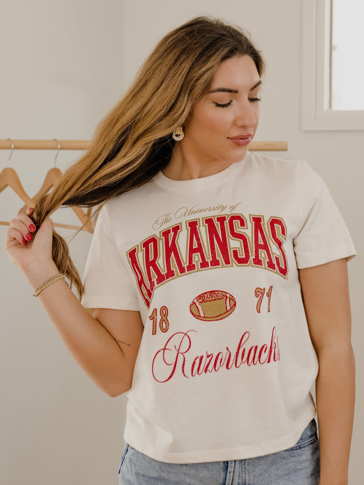 Arkansas Razorbacks Wave Arch Vintage White Ellie Perfect Tee