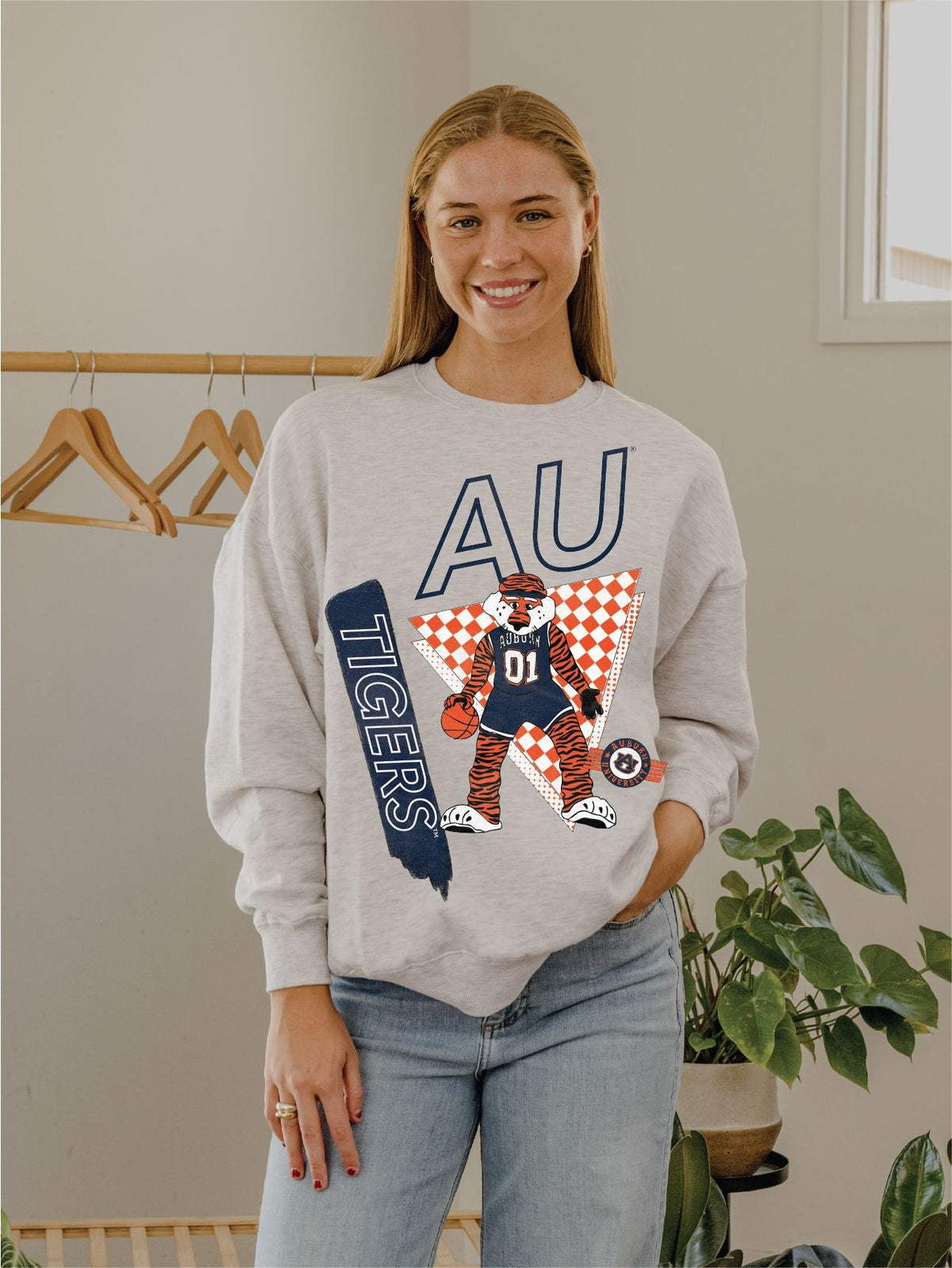 Auburn Tigers Courtside Basketball Ash Gray Thrifted Sweatshirt