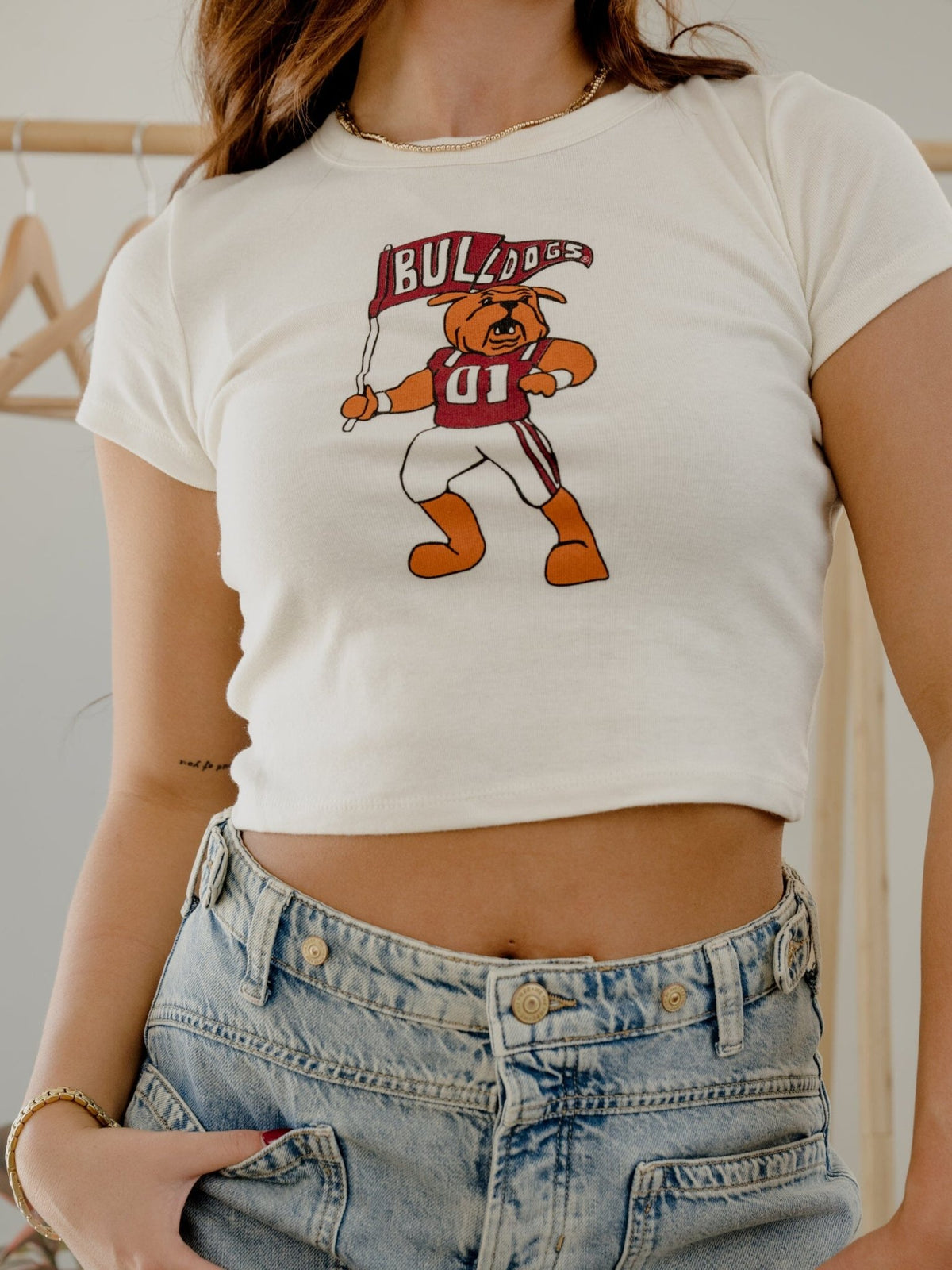 Mississippi State Bulldogs Mascot Flag Off White Micro Cropped Tee