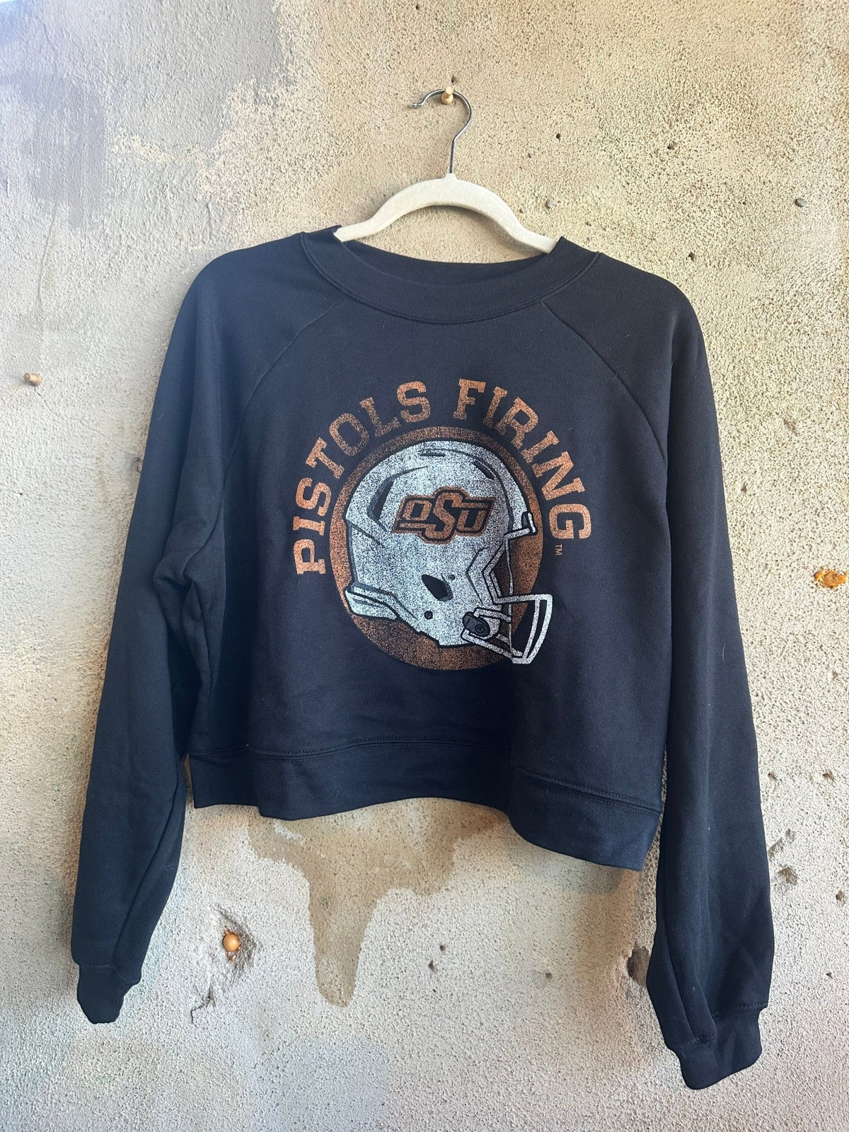OSU Cowboys Helmet Circle Black Cropped Sweatshirt