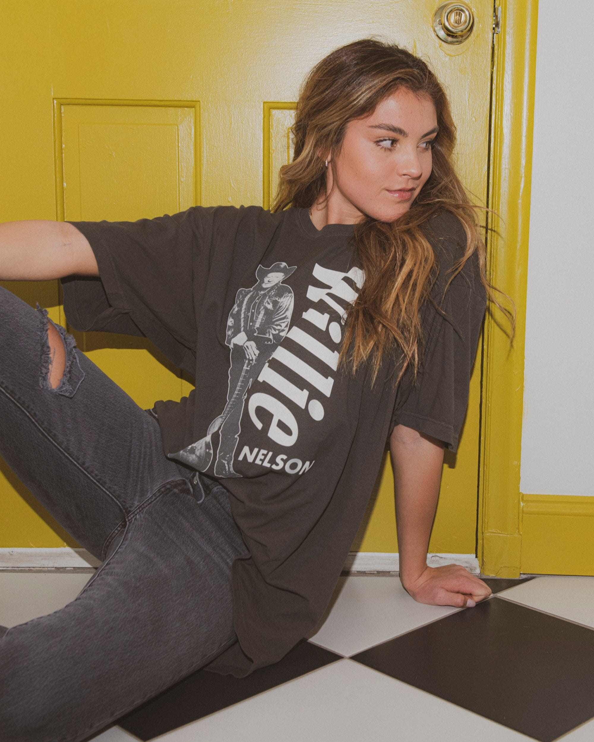 One Size Willie Nelson Stand Charcoal Oversized Tee - shoplivylu