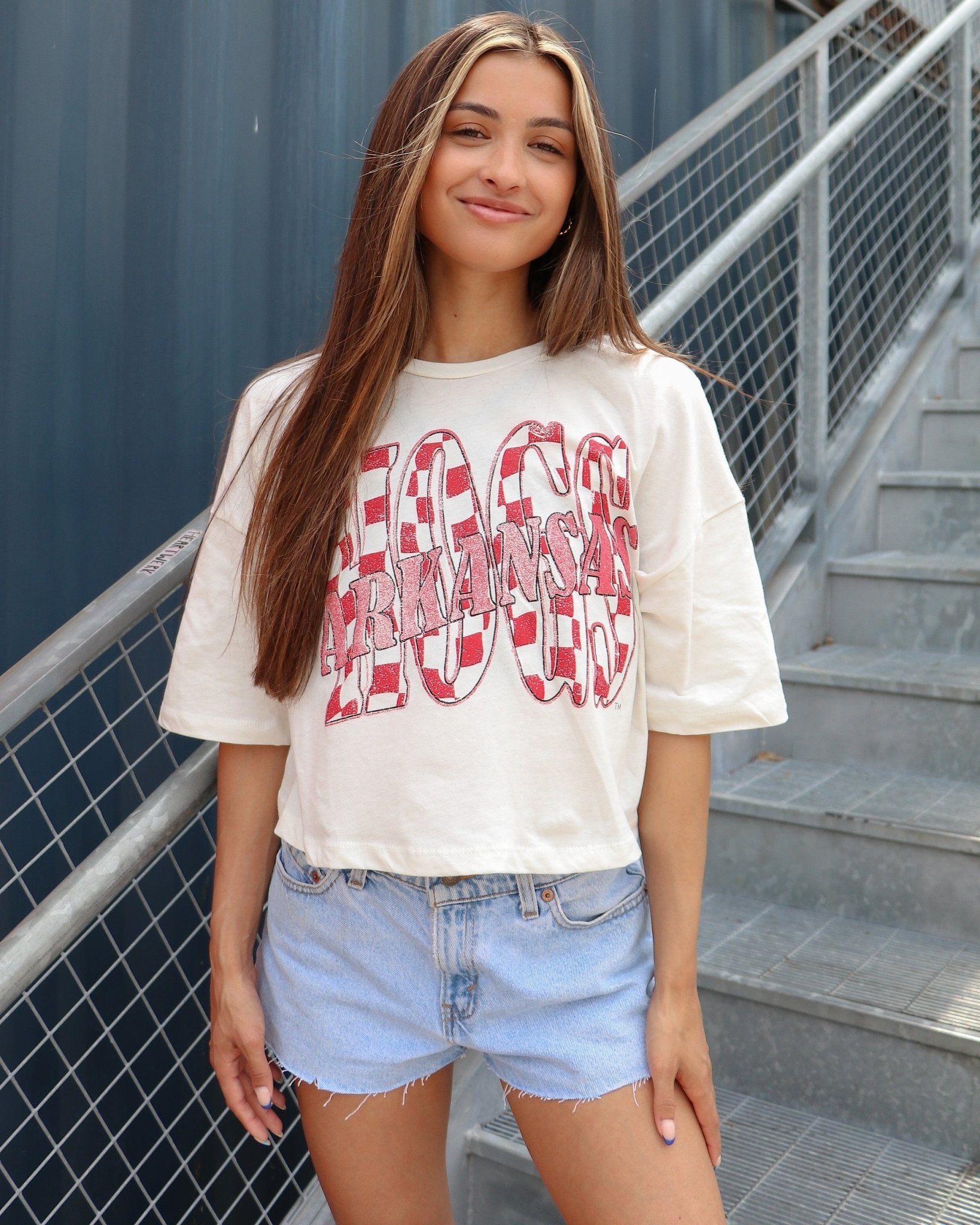 Hogs Twisted Check White Cropped Tee - shoplivylu