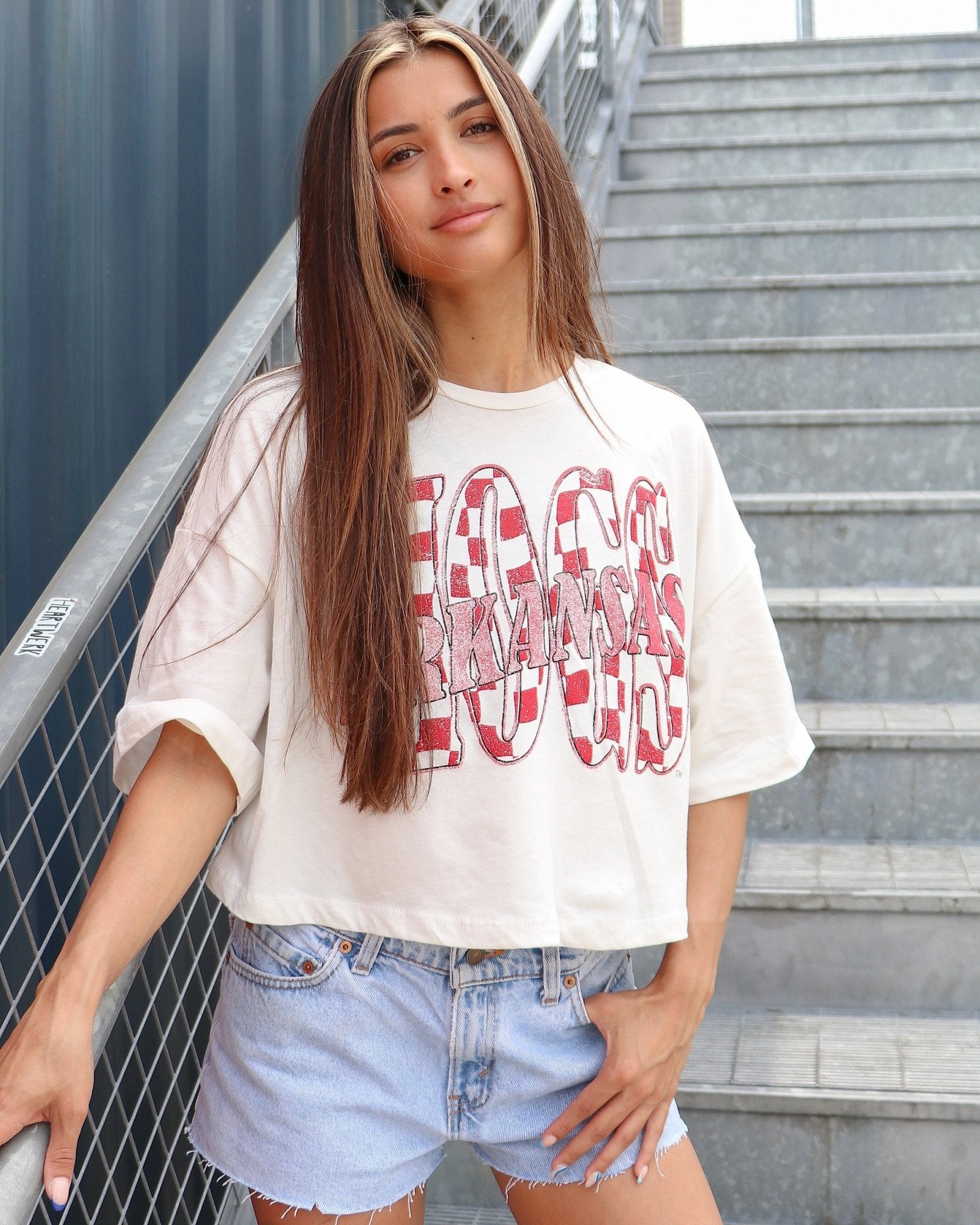 Hogs Twisted Check White Cropped Tee - shoplivylu