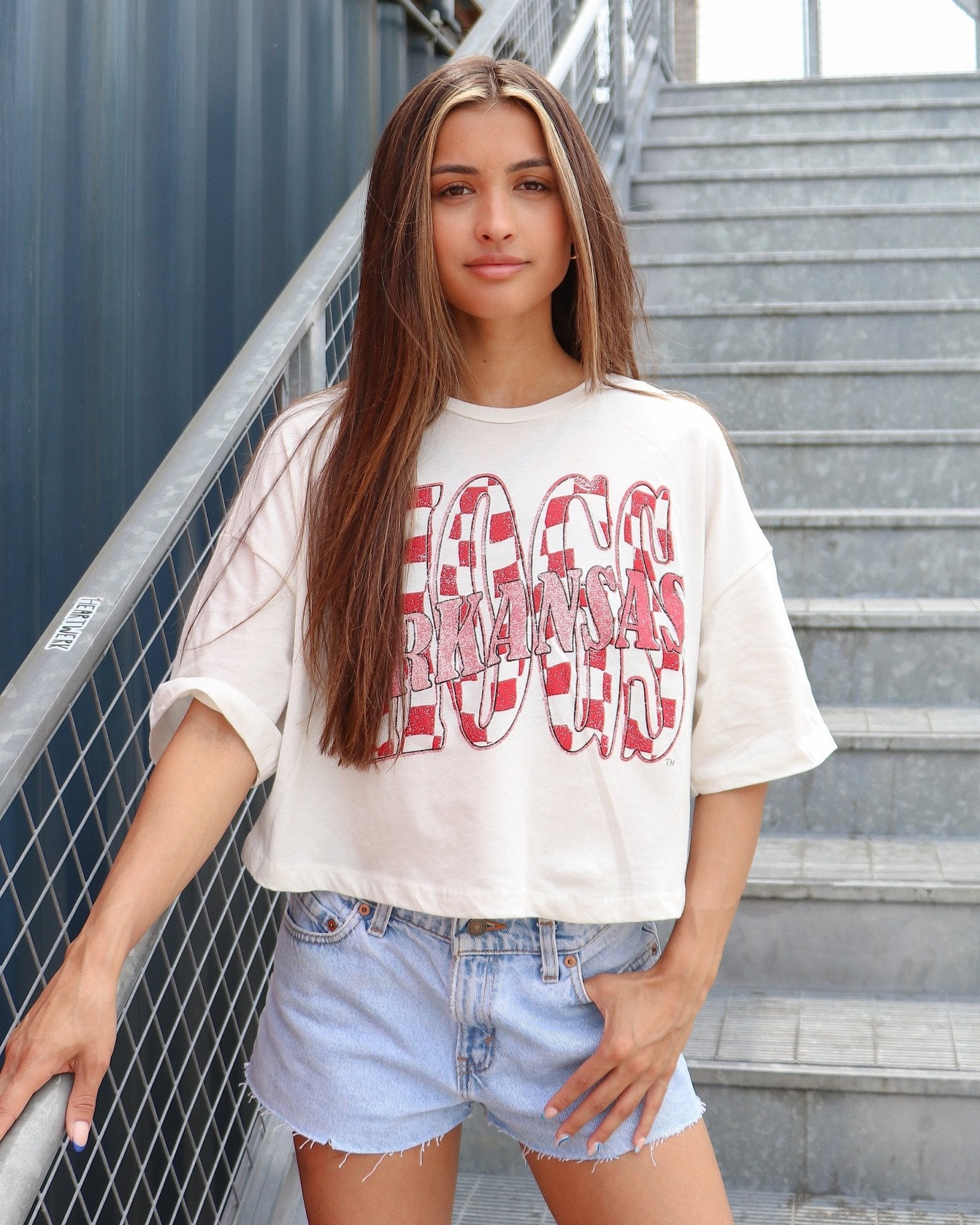Hogs Twisted Check White Cropped Tee - shoplivylu