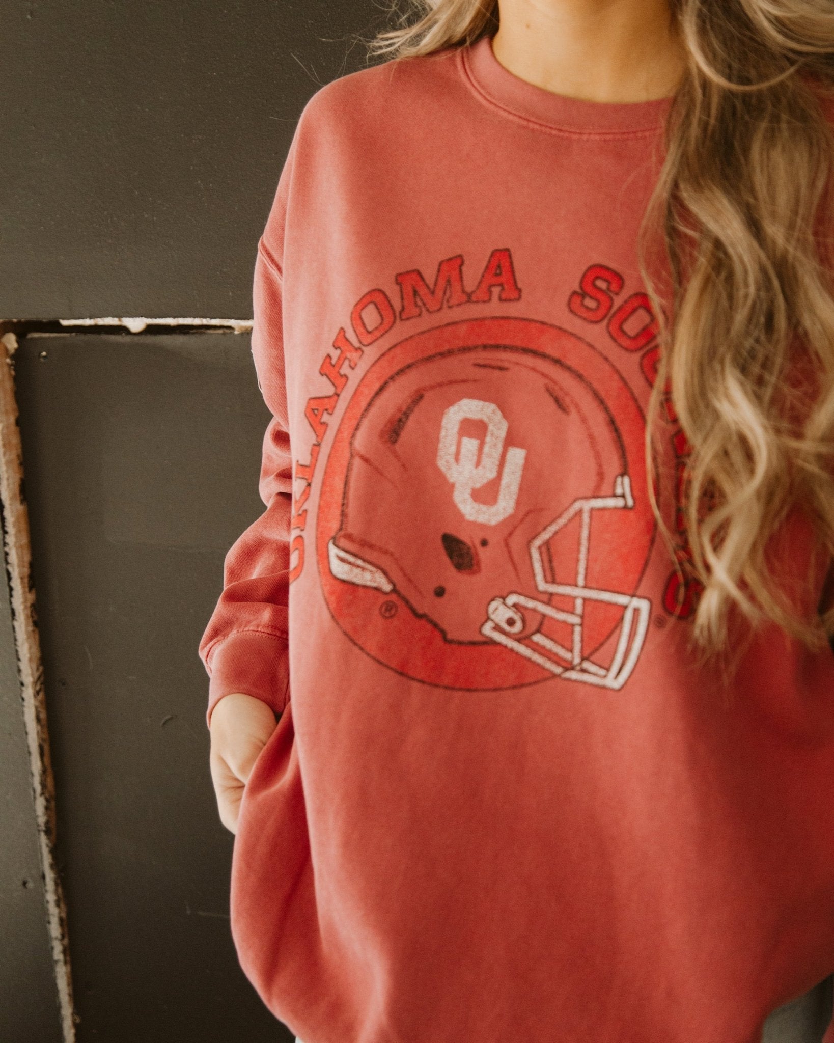 OU Sooners Helmet Circle Crimson Sweatshirt - shoplivylu