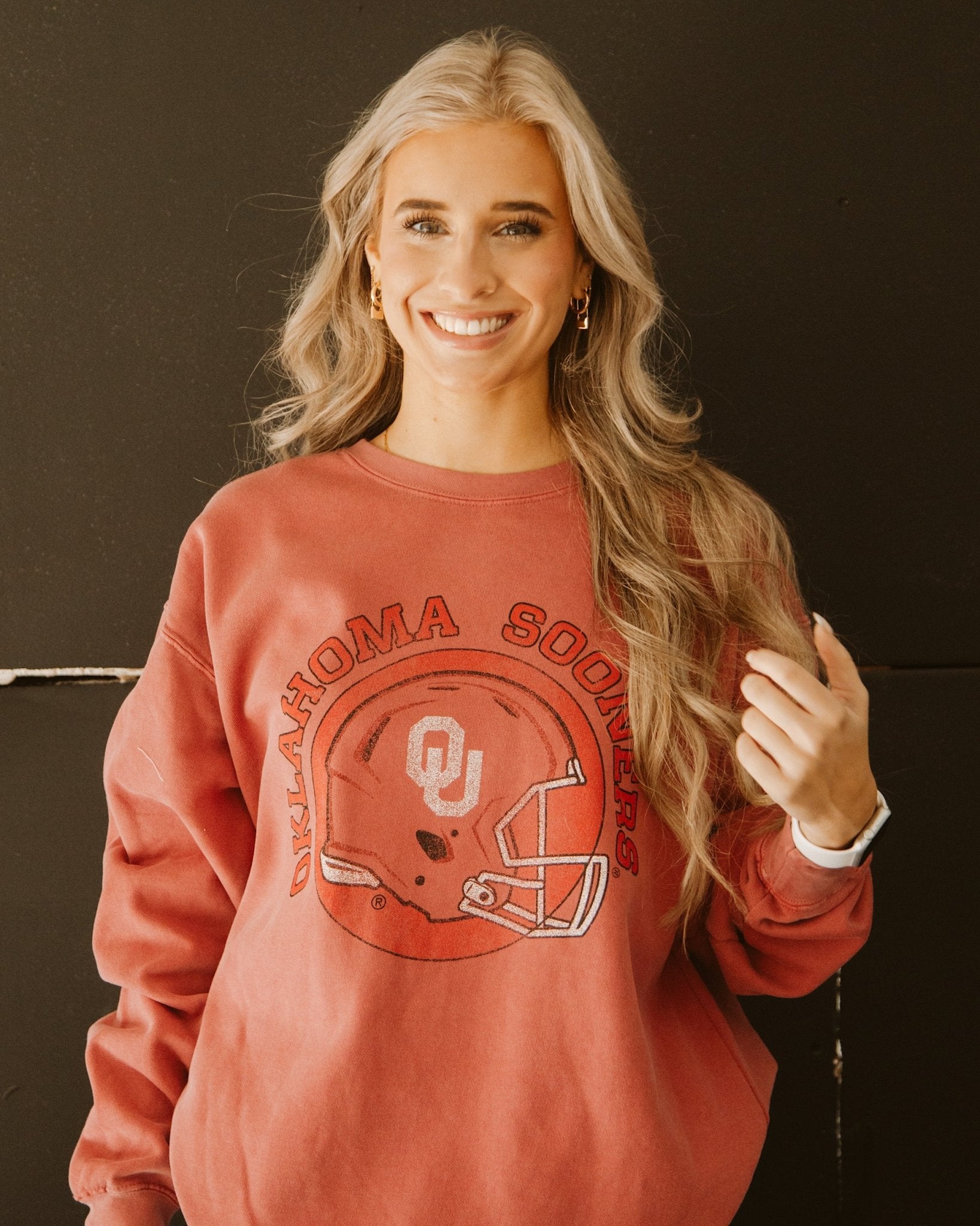 OU Sooners Helmet Circle Crimson Sweatshirt - shoplivylu