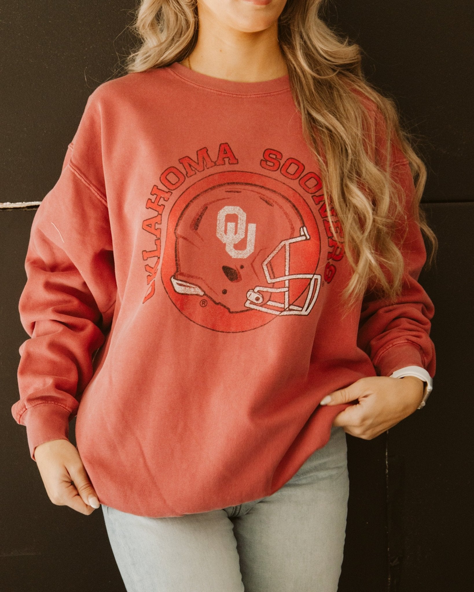 OU Sooners Helmet Circle Crimson Sweatshirt - shoplivylu
