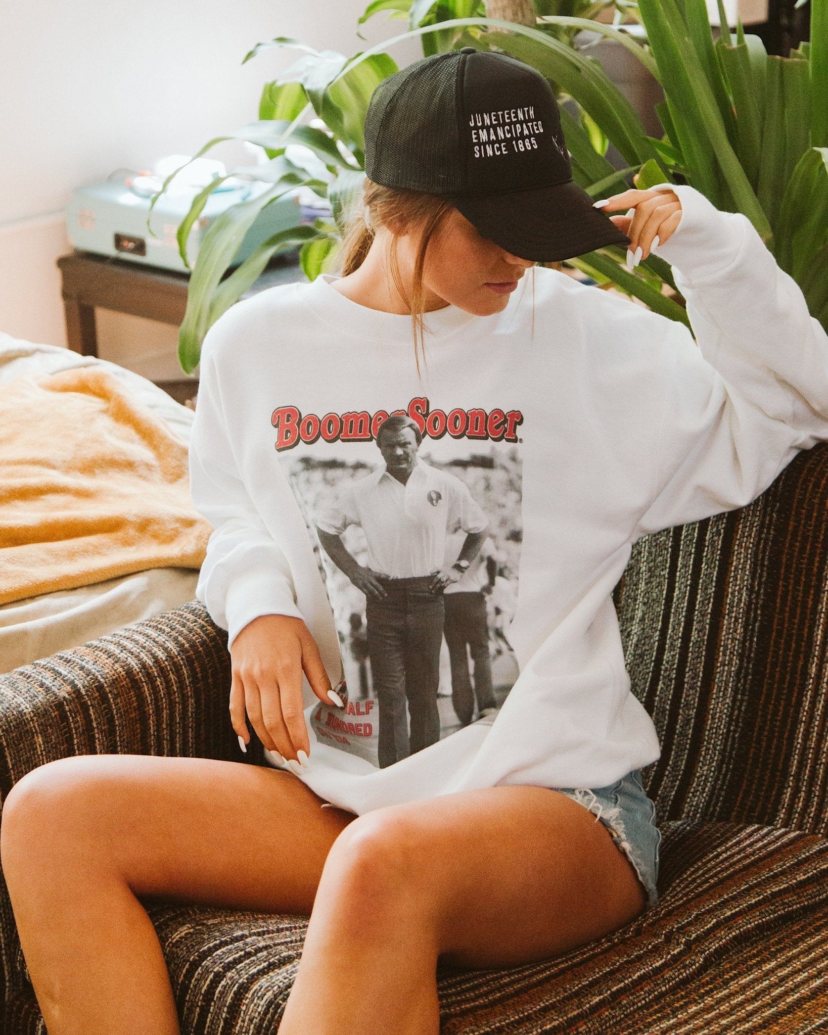 Switzer Magazine Pic White Sweatshirt - shoplivylu