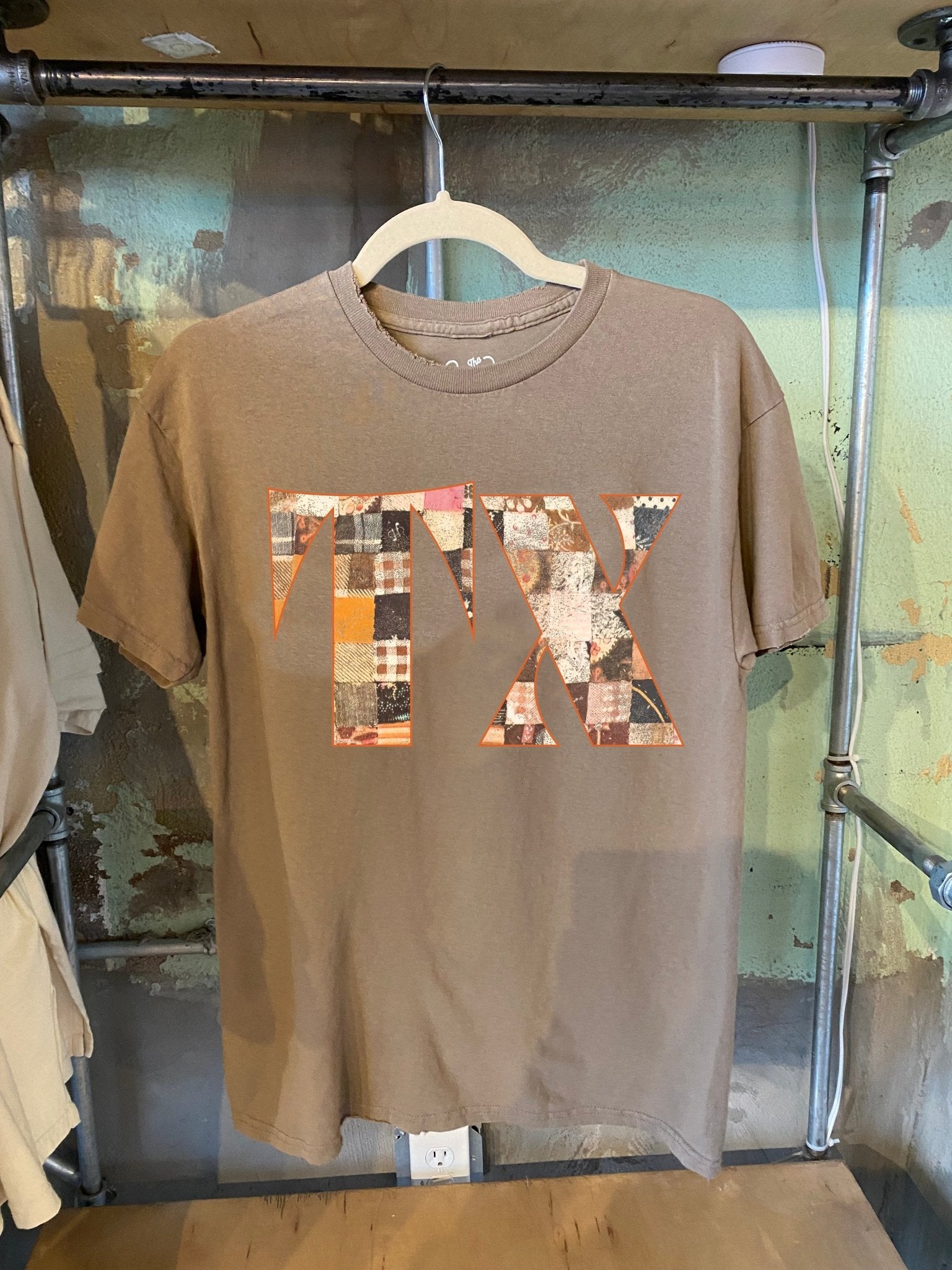Texas Quilt Brown Thrifted Tee - shoplivylu