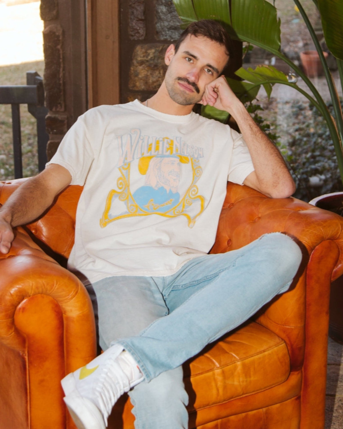 Willie Nelson In Concert Off White Thrifted Tee - shoplivylu