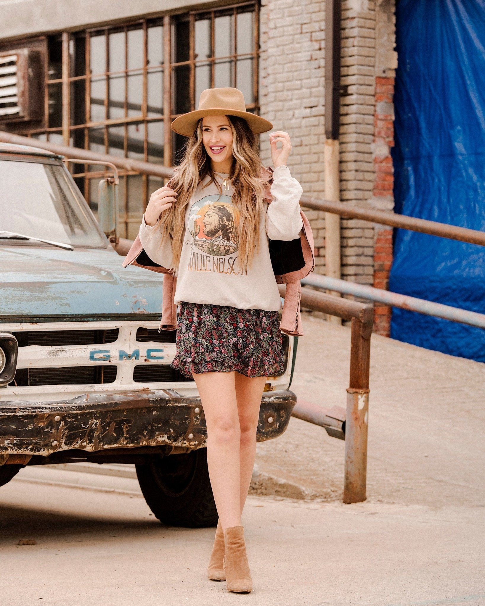 Willie Nelson In the Sky Sand Thrifted Sweatshirt - shoplivylu
